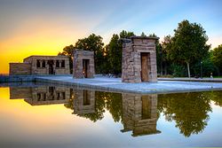 250px-Templo_de_Debod_in_Madrid (1).jpg